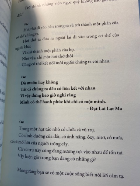 Sách mới nguyên ko bị nát 
Tiki giao hàng cực nhanh và đã được cải thiện nhiều 
Nội dung sách quá chất lượng r mn ko cần phải lo nha 
Mình mua có 45k siêu rẻ 
Cuốn sách này rất dễ đọc phù hợp vs người chữa lành á