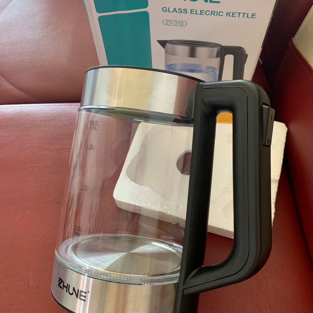 Ấm cầm chắc chắn, đun nước không bị ồn. Khi đun không có mùi nhựa mới hay mùi khó chịu . Ship hàng cũng nhanh nữa. Có thẻ bảo hành ghi ngày tháng rõ ràng, rất ưng ý ! Nên mua ạ