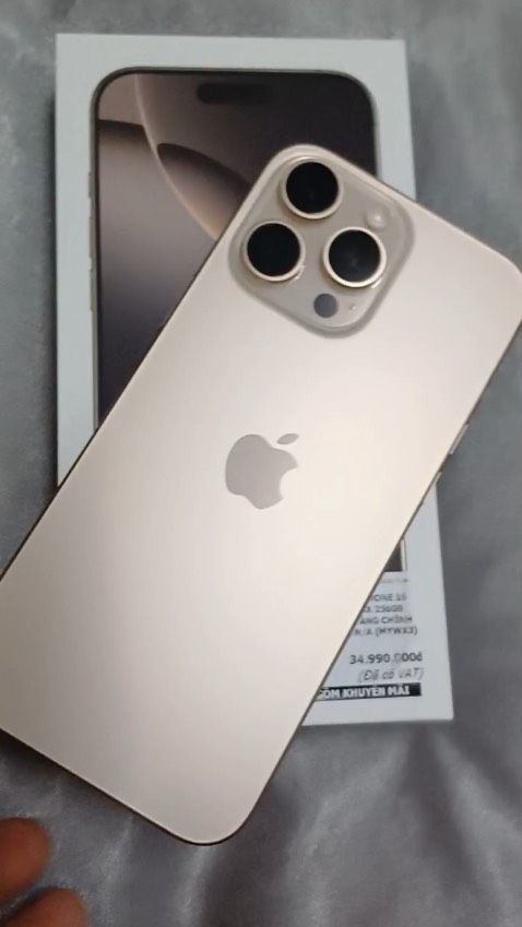 Mới nhận hàng xong, quá ngon quá đẹp nha cả nhà. Màu vàng sa mạc hơi ánh đồng, nhìn mê ly.