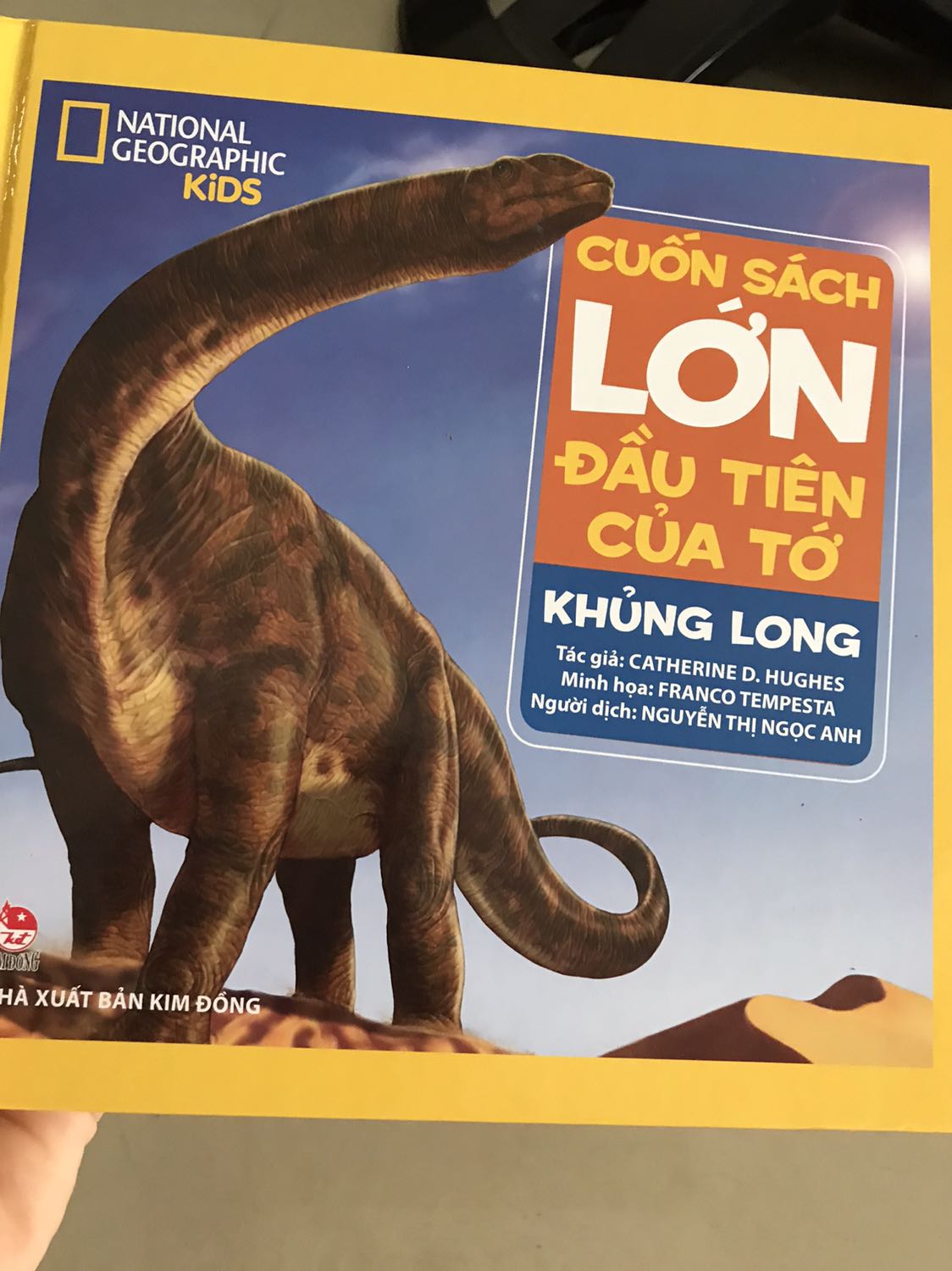 Sách dày dặn giấy đẹp. Phù hợp nếu bé yêu thích khám phá thế giới khủng long.  Rất nhiều loại khủng long mà người lớn chưa hẳn đã biết. Tuy nhiên tên dài khó đọc nên bé sẽ khó nhớ.