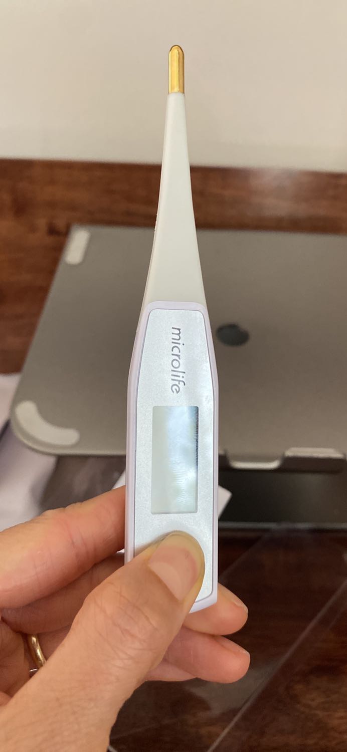 Nhiệt kế không hoạt động. Bấm nút on/off màn hình tối thui Nhiệt kế không hoạt động. Bấm nút on/off màn hình tối thui