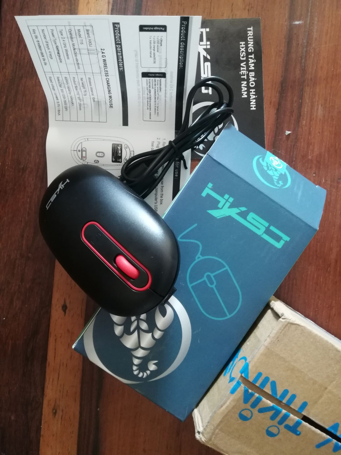 chuột đẹp, cầm thoải mái, thoáng ko nóng tay. Đúng miêu tả. nên mua.