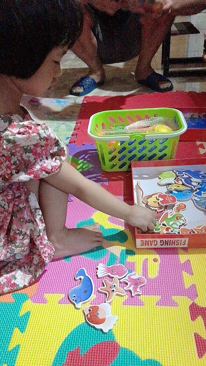 Thảm đẹp có hình con thú và hình nên bé nhà mình rất thích. 
Tuy nhiên bạn nào muốn hình k bị rơi thì cho keo dúh hình vào