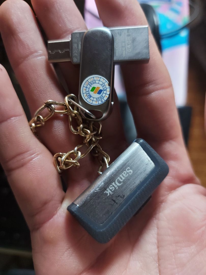 usb OTG của Sandisk thì xịn rồi trước kia có Kingston nay SD về WD phát triển đa dạng ản phẩm quá. dùng cho Ipad air, laptop, smartphone quá ư là chuẩn, 1 chuẩn chung type c. Mình mua thêm 64gb khi có bản 32GB (để cài winy thi thoảng format). Gói trong hộp to, giao nhanh từ Best Express