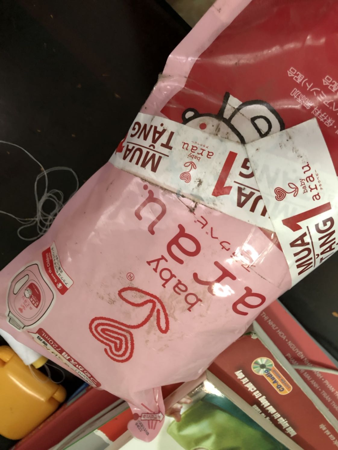 Mình thích nước giặt này nhất trong những loại đã dùng
 Những làn này mua hàng buồn quá, mở gói hàng ra thất vọng với Tiki ghê, túi nước giặt nhăn nhún bụi bám quá trời, ít ra khi đóng gói cũng lau cho nó sạch xíu chứ Mình thích nước giặt này nhất trong những loại đã dùng
 Những làn này mua hàng buồn quá, mở gói hàng ra thất vọng với Tiki ghê, túi nước giặt nhăn nhún bụi bám quá trời, ít ra khi đóng gói cũng lau cho nó sạch xíu chứ