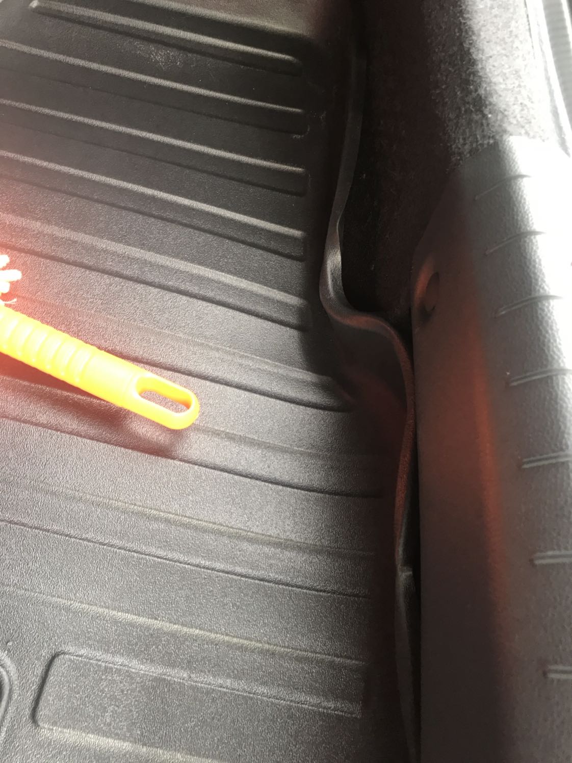 Ok. Bỏ khít, chỉ có mép ngoài cùng phía sau hơi nhăn. K biết độ bền thế nào phải chờ thời gian