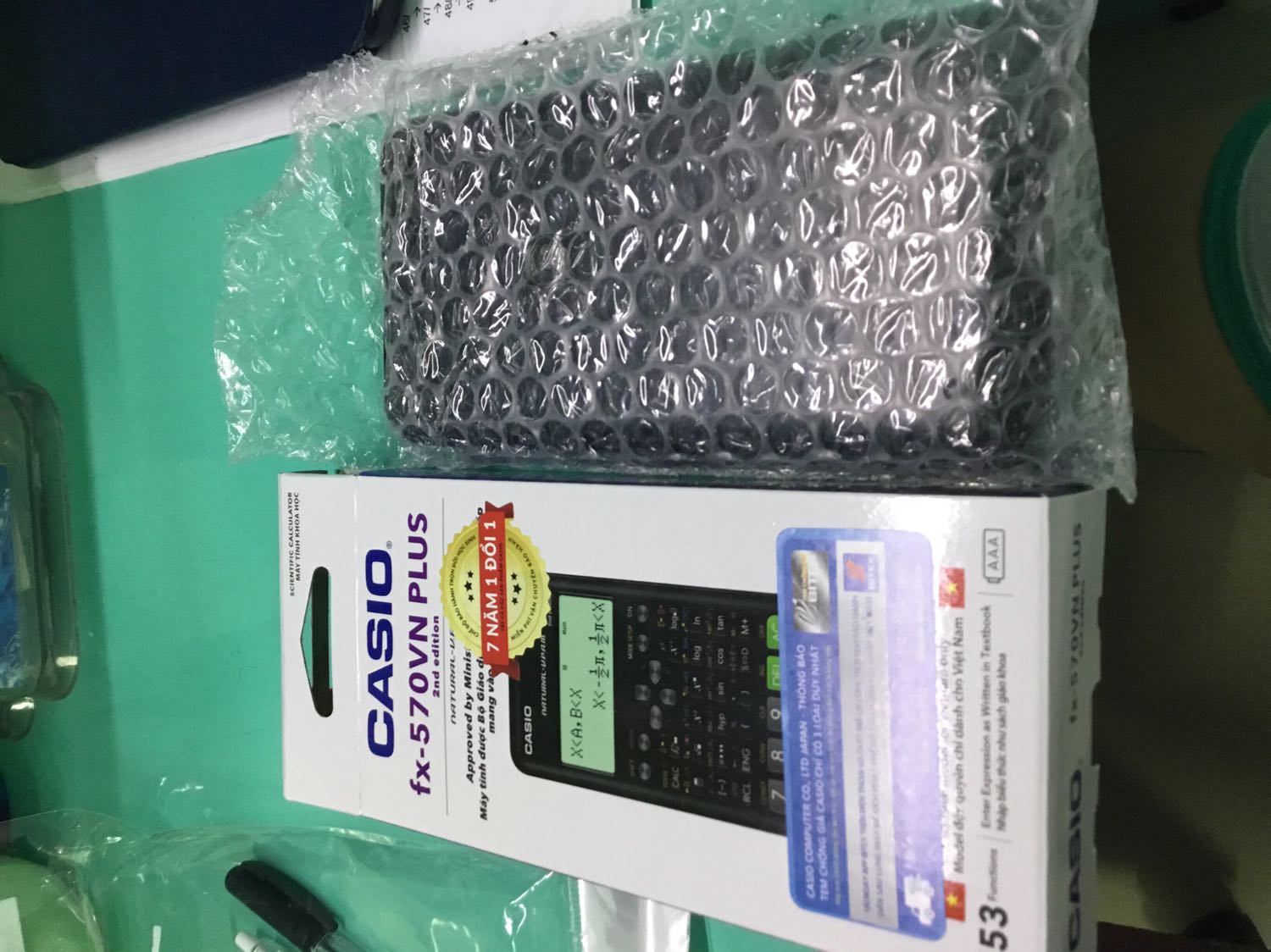 Rất ưng ý , giao hàng rất sớm ,chất lượng tốt , còn tặng 2 cây viết nữa. Hướng dẫn trên nắp bằng tiếng Việt nên rất dễ hiểu ,còn có tem bảo hành nữa nói chung là pheeeeeeeeee