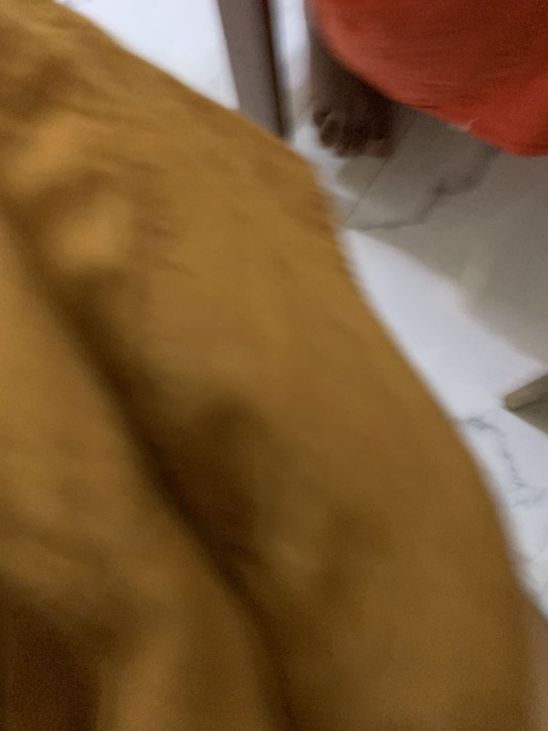 Sản phẩm thiếu 1 tấm cố định lưỡi cưa (hình có đánh dấu đỏ), đó là quan trọng không thể sử dụng nếu thiếu; do vậy, yêu cầu Tiki vui lòng đổi lại hàng giúp. Xin cám ơn.