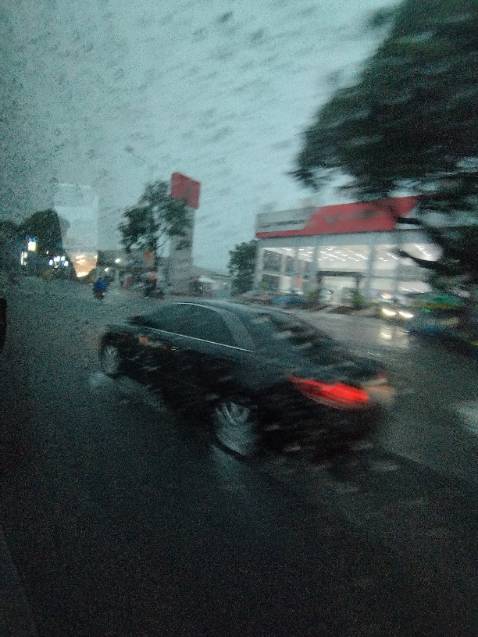 Sách được đóng gói cẩn thận, giao hàng hơi lâu,sách còn mới, nội dung sách hay,hấp dẫn,nên mua đọc