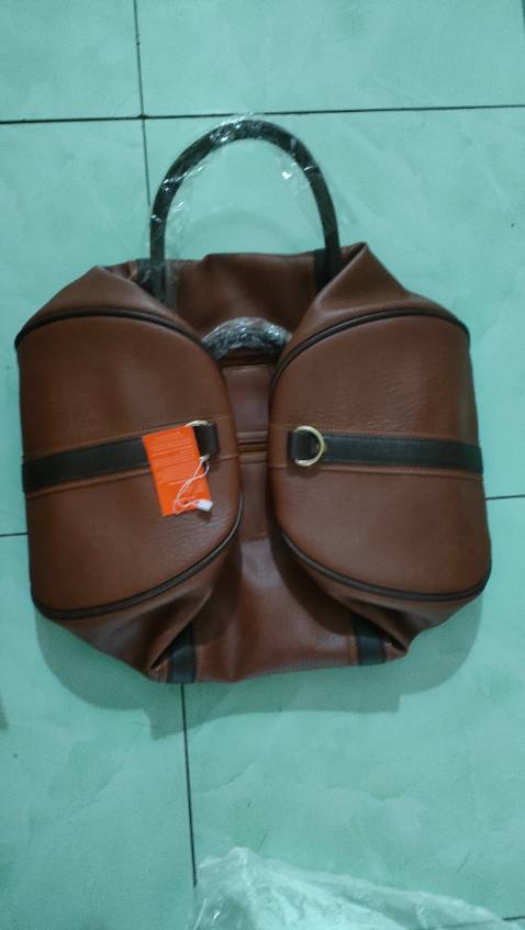 Hàng giống như mô tả, đường may đẹp, chất lượng thì phải sử dụng 1 thời gian mới biết được,
Phù hợp với giá tiền
Nếu shop có size nhỏ hơn chút thì đẹp
Các bạn nên mua