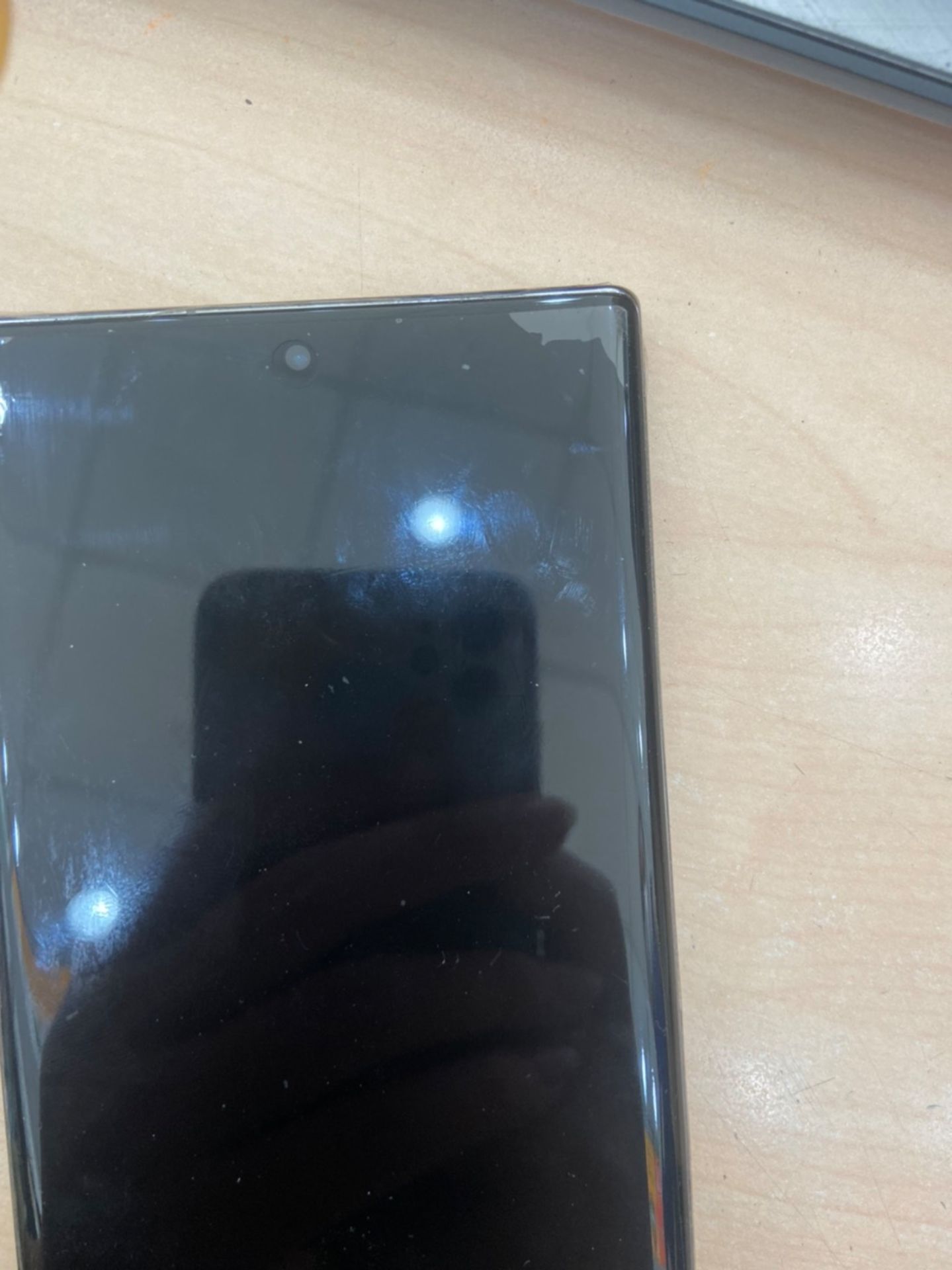 Dán viền cong không được cả 3 miếng. Báo đổi trả lúc đó thì gửi lại miếng dán hỏng để kiểm tra. không hiểu.