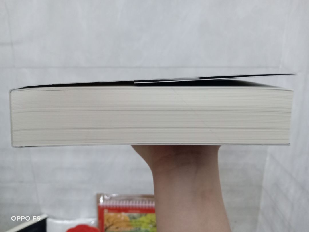 Sách của Nhã Nam rất đẹp, lỗi in thì có thể liên hệ Nhã Nam để đổi được. Quà đầy đủ, sale mạnh. Mình hơi buồn Tiki vì khâu đóng gói rất sơ sài, ko có bọc xung quanh, nên trừ điểm chỗ này. Cũng may mình mua nhiều nên vừa hộp, ko bị lỗi gáy sách mấy, nhưng cũng bị nhăn gáy sách. Khâu vận chuyển cũng làm mình sốt ruột nữa, ko thấy cập nhật gì kỹ lắm, nhưng đợt này giao đúng hẹn.