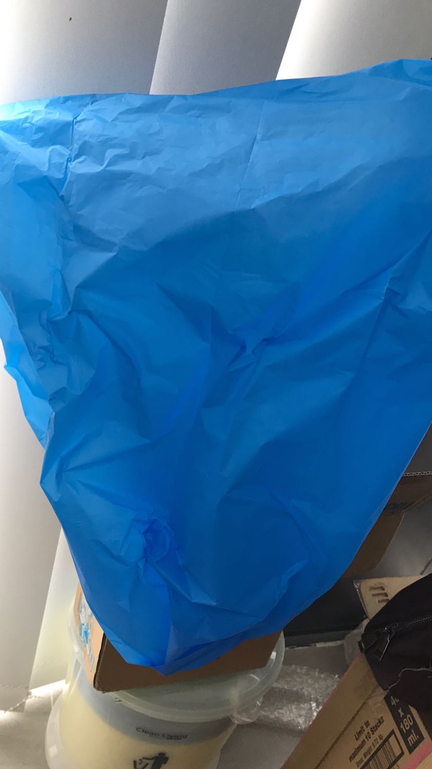 Túi ok nhưng đáy tke túm lại nên không thích lắm. Chưa dùng nên kg biết có đủ dày kg nhưng thấy cũng kg quá mỏng