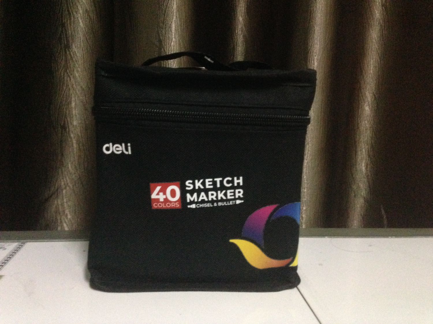 - Màu Marker : ra đều , không lem , rất dễ sử dụng và giá cả rất học sinh . Ngoài ra còn được tặng kèm thêm bảng màu để *** màu nữa , màu rất tươi sáng . Đựng trong hộp rất gọn và tiện lợi để mang theo .
Ship rất nhanh . Nói chung là rất tốt so với giá tiền khuyên mn nên mua .