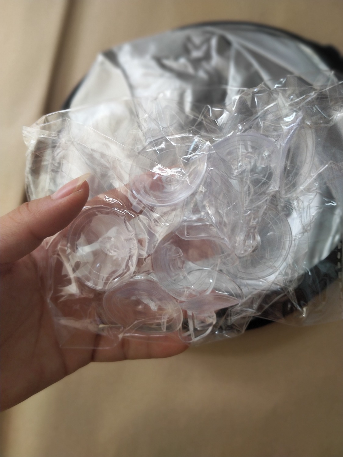 hàng đẹp, đầy đủ nút. vừa khít với xe. đóng gói cẩn thận, giao hàng nhanh