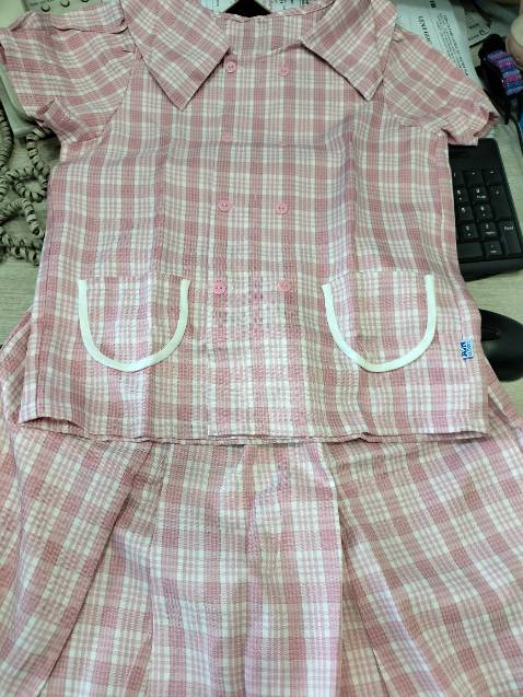 Thiết kế xinh quá luôn,đường may mũi chỉ cẩn thận. Màu sắc đẹp.
