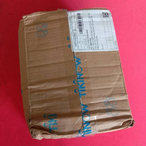 Đã pass khi chưa đọc nên ko nhận xét nội dung. Về hình thức thì sách hơi cũ, có vấn đề ở gáy sách