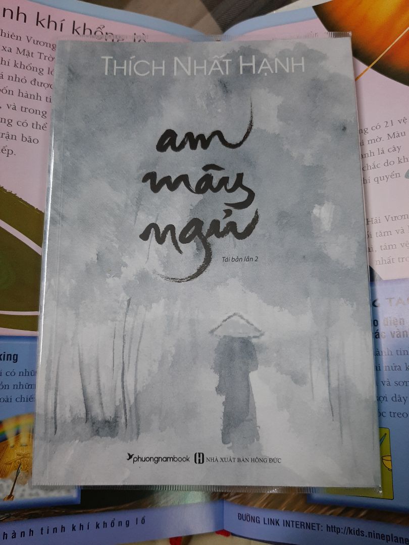 Bất cứ tập sách nào của Sư Ông Làng Mai cũng mang đến công năng trị liệu, chuyển hóa và cung cấp nhận thức rất cao.