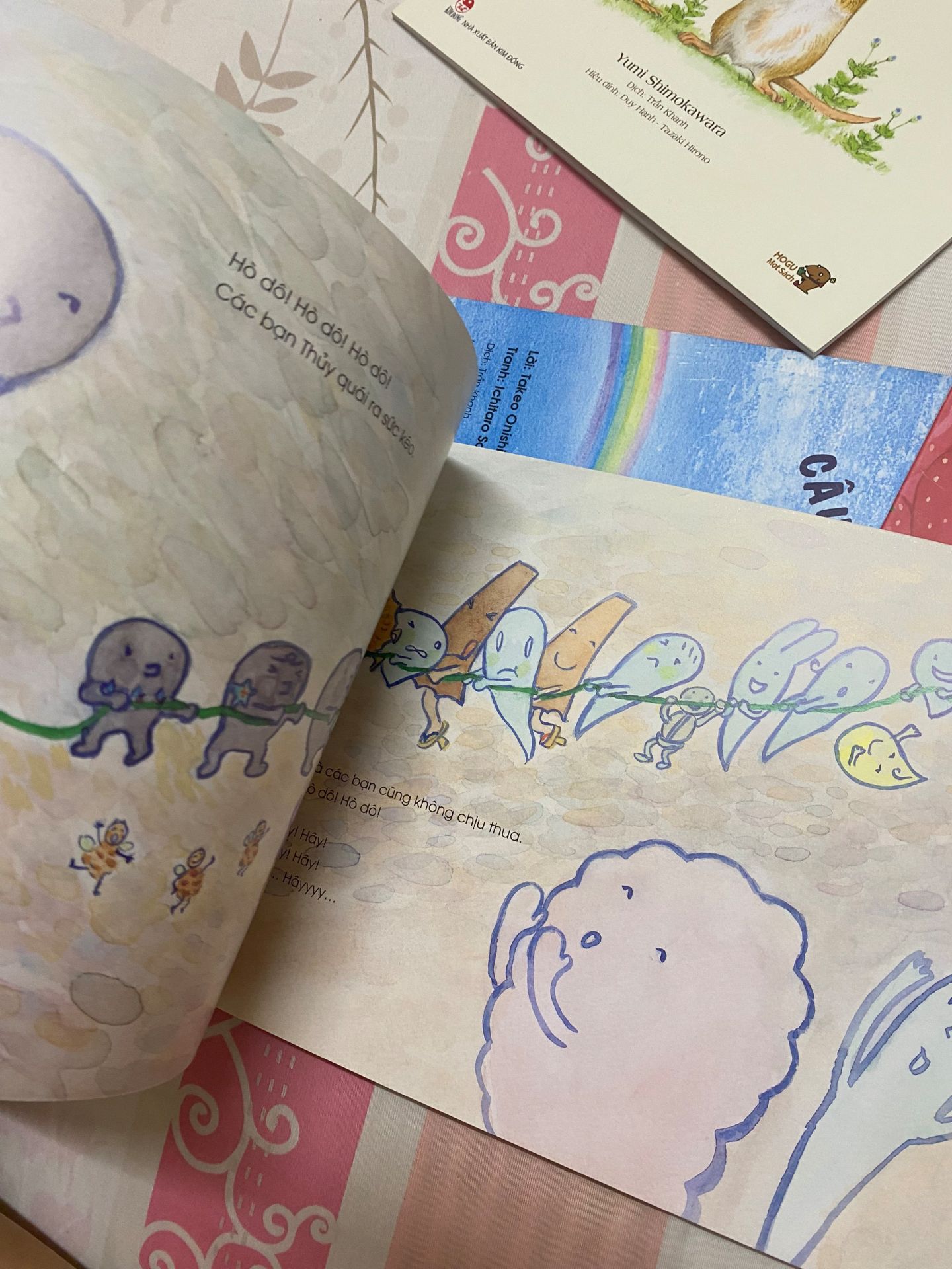 Gói kĩ.sách đẹp.hình vẽ sắc nét,chỉnh chu, còn được tặng thêm cả tấm hình dán