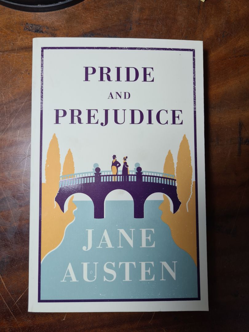tạm ổn. sách đẹp nhưng in chữ hơi nhỏ vs sát lề trong quá, phải mở hết cỡ ms đọc được chữ ở trong. tiki giao không có bọc gì cả, mỗi sách không.may là sách không hỏng hóc gì