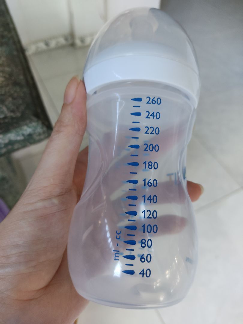 tôi đã đổi rất nhiều bình cho bé nhưng bé vẫn ko chịu ti bình, thấy sp phù hợp cho bé từ 3thang tuổi nên mình mua về thử xem ntn, ai ngờ bé chịu ti bình, đầu ti thiết kế giống với ti mẹ,đóng gói cẩn thận,giao hàng hơi chậm nhưng sp chất lượng