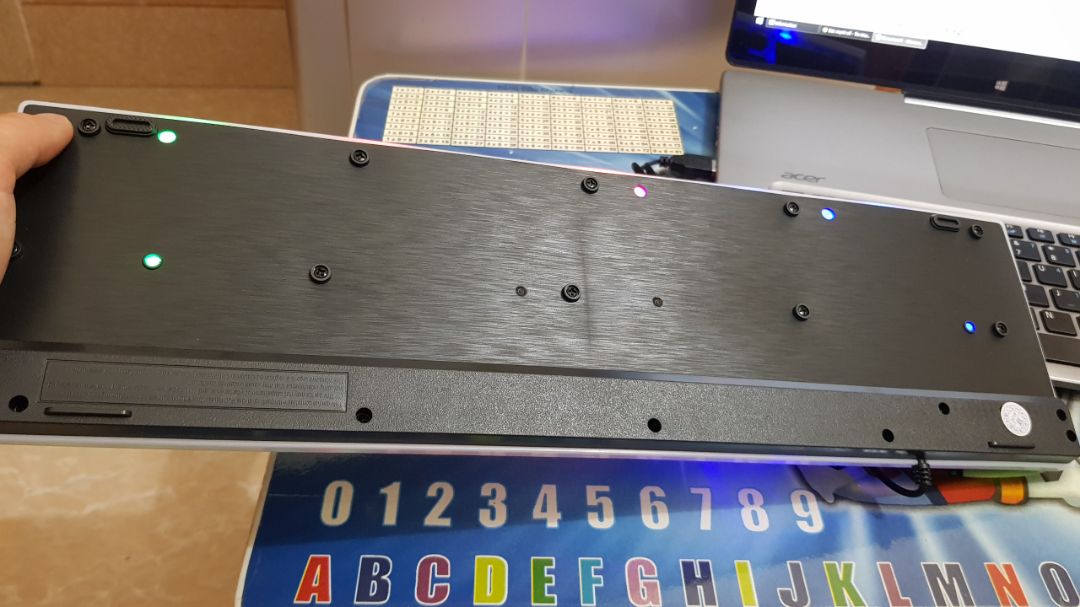 OK happy với giá tiền. Led dưới phím không thay đổi màu được, không xuyên sáng lên chữ trên keycap mà chỉ là led nền thôi. ok OK happy với giá tiền. Led dưới phím không thay đổi màu được, không xuyên sáng lên chữ trên keycap mà chỉ là led nền thôi. ok
