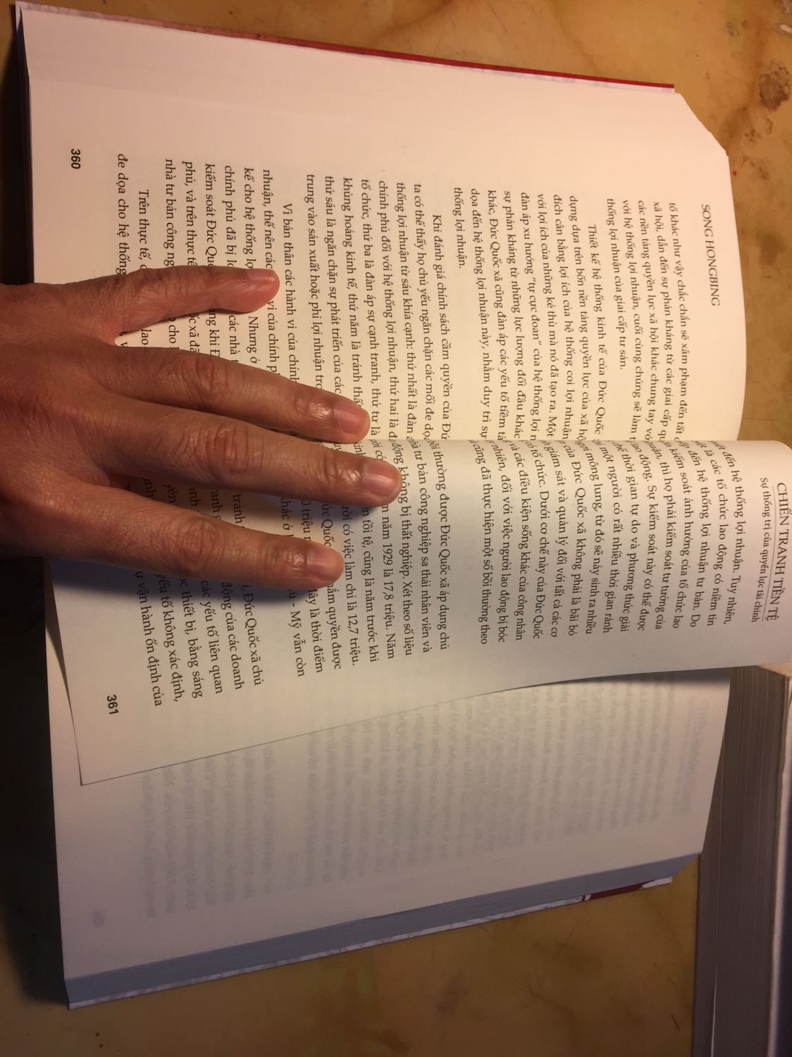 Sách giao bị lỗi mất nhiều trang, cụ thể như ảnh gửi kèm (vẫn chưa đủ vì app chỉ cho phép up 5 ảnh một lần nhận xét).
Tôi đề nghị trả lại sách và Tiki trả lại tiền đã mua hàng (bao gồm cả phí ship) cho tôi theo hoá đơn đã được xuất. 
Không thể chấp nhận được.