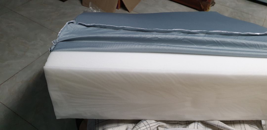 Hàng đóng gói 3 lớp: chân không 2 lớp (1 túi nilon + 1 túi hút chân không chuyên dụng) và 1túi đựng chuyên dụng.
Độ bền thì đánh giá sau.
Cảm ơn anh giao hàng nhiệt tình.