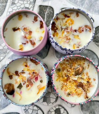 nến mùi thơm lắm luôn ý. hộp đựng cũng đẹp. làm quà tặng quá xịn xò luôn. shop giao nhanh tận tình, 5 sao nhé