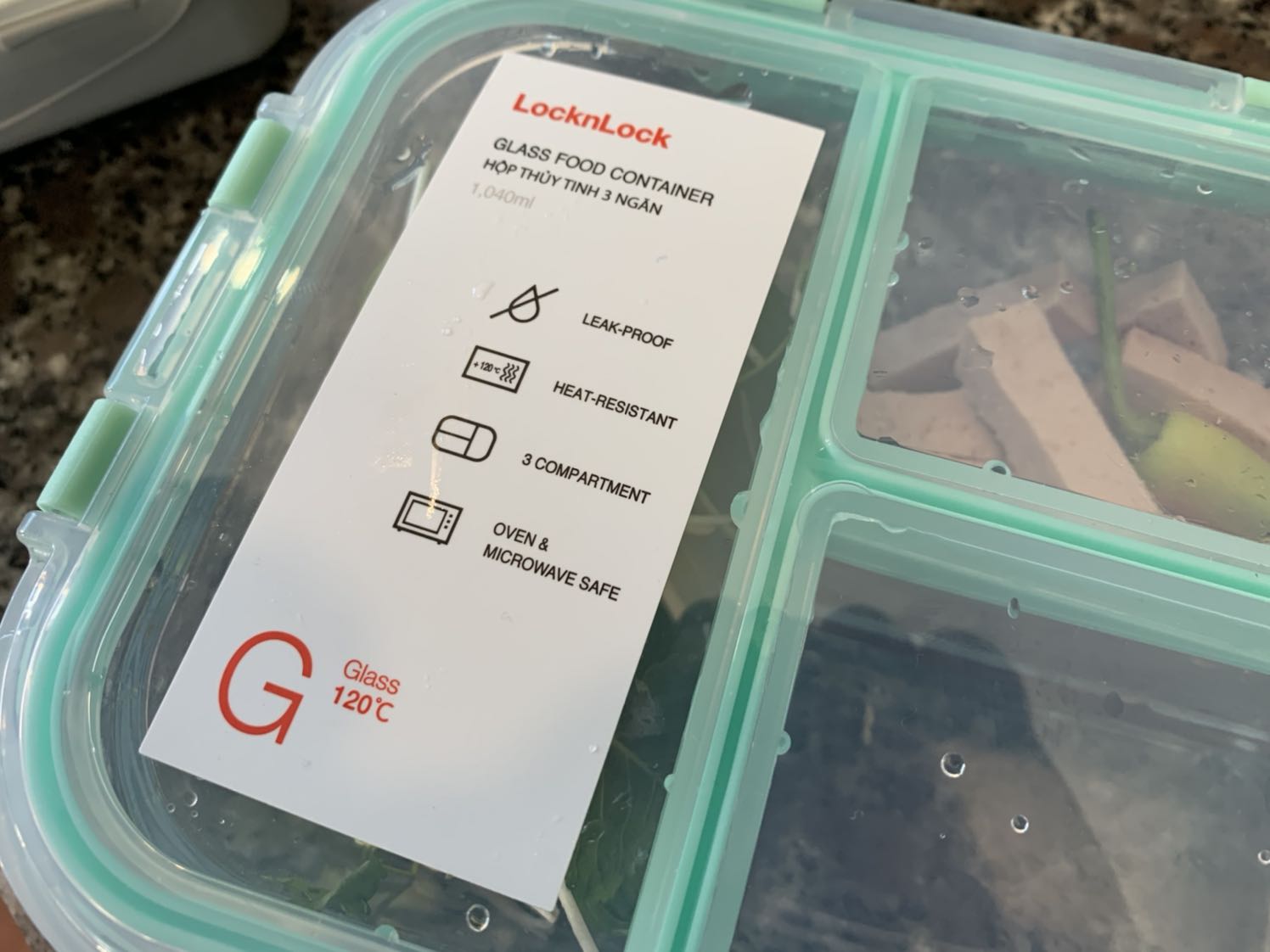 Kém chất lượng, khoá nhựa dễ dàng rớt ra, nắp nhựa lúc lấy ra đã rạn, đóng vài lần rớt luôn. Thuỷ tỉnh không đều không trong.