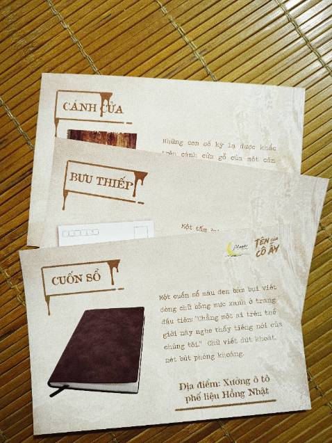 Bìa đẹp, tiêu đề in nổi, có mấy tấm card đẹp lắm. Lúc mở mình thấy chỉ có 1 cái túi chống xóc bên ngoài cũng sợ móp nhưng mà lúc mở ra thì không có vấn đề gì cả, chắc do chọn giao hàng 2h nên bọc vậy là ổn. Nội dung thì mình chưa đọc chưa đánh giá được. Chất lượng in cũng tốt, khổ giấy lớn. Nói chung là oke.