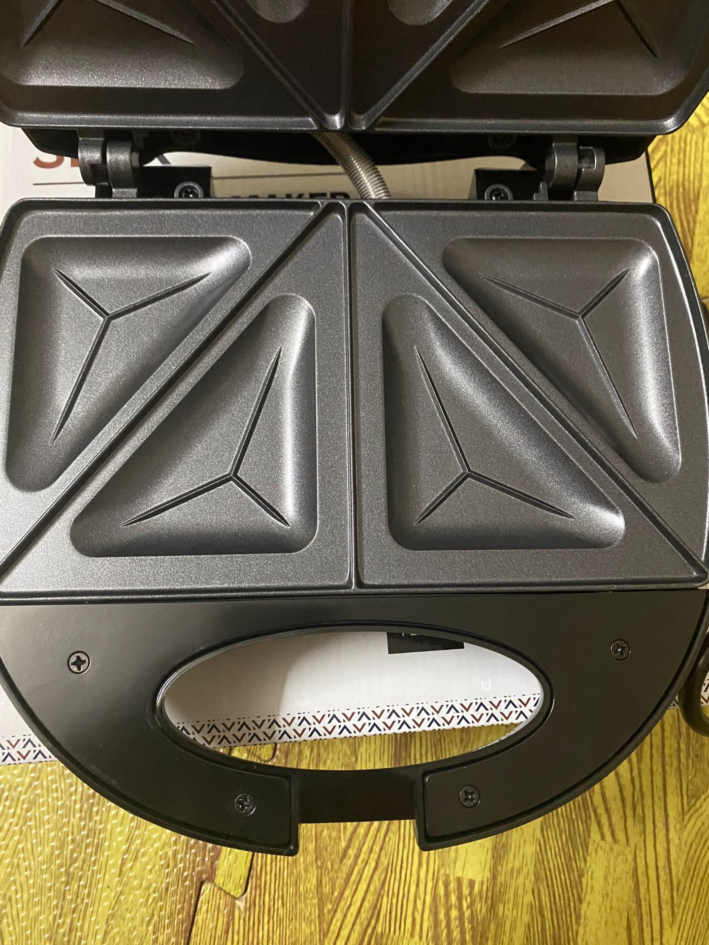 từ khi có máy mình chăm chỉ ăn sáng hơn, mây nóng nhanh, nướng bánh nhanh giòn, vệ sinh cũng dễ dàng