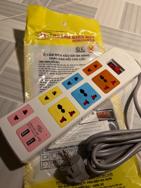 Hàng cứng cáp, chắc khỏe.
Vỏ nhựa nhẹ gắn tường thích hợp.

Hàng Việt Nam logo sao vàng hẳn hoi mà ghi xuất xứ Nhật Bản. Chắc nhãn cái tên nhãn hiệu. Trừ bớt lại một sao cho dzui