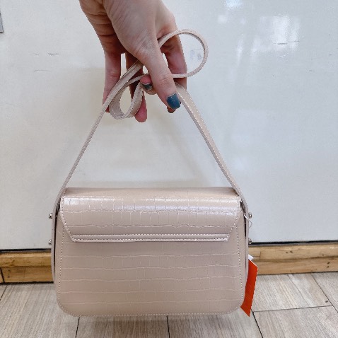 Giao nhanh lắm nha tranh thủ mua để đi chơi tết chất da hơi bị sang nha