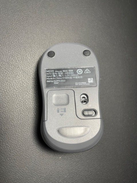 Chuột giao ngày 22/6 thì đến ngày 27/7 chết. Không điều khiển được chuột trên màn hình dù đã tháo usb ra gắn lại, thay pin mới, restart window nhiều lần.