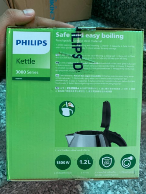 Ấm đun siêu tốc Philips dung tích 1,2L chất liệu inox 304 kiểu dáng đơn giản, chắc chắn, độ bền thì chắc không hãng nào qua được Philips rồi nên mọi người yên tâm mua về sử dụng. Shop phân phối hàng chính hãng, đóng gói an toàn, giao hàng nhanh chóng, vừa rồi được sale nên mua về pha cà phê, pha trà ít ít nước quá Ok