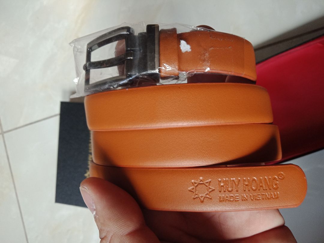 Dây da bò thật mềm mại, có hộp có thẻ bảo hành ghi đầy đủ thông tin... Rất hài lòng