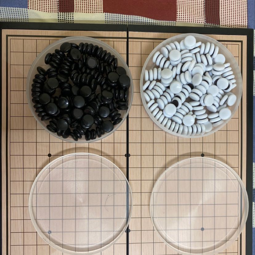 Tiki ship nhanh lắm, bàn cờ bóng loáng luôn, quân cờ có hơi nhỏ nhưng không ảnh hưởng lắm. Tóm gọn lại là đáng tiền nha.