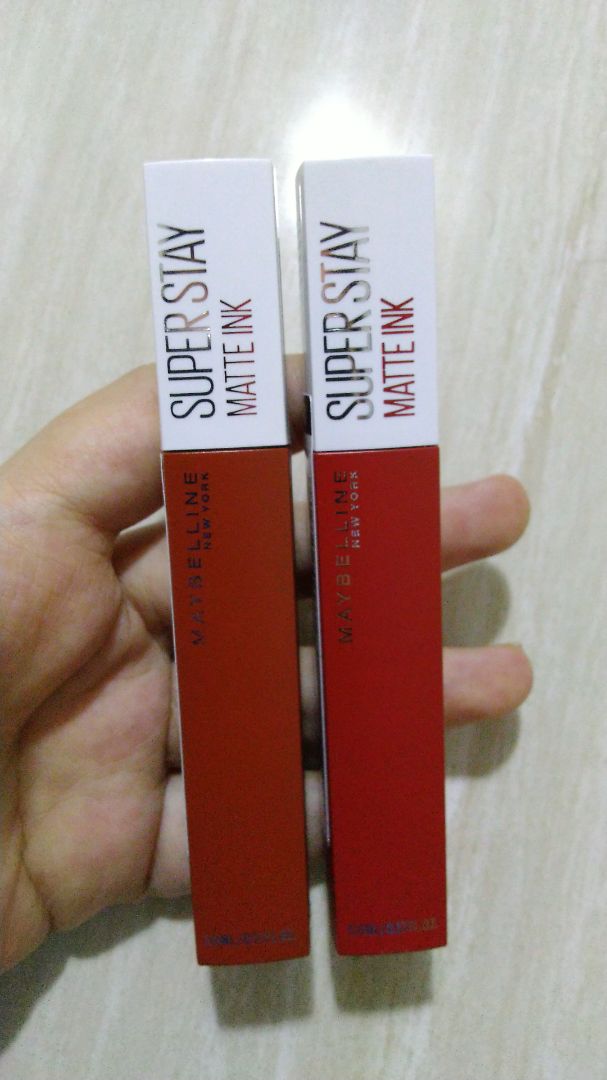 Son rất lâu trôi, kì với nước khó đi nhưng dùng tẩy trang lại sạch luôn. Mình mua đợt giảm giá 30k còn 258k, được tặng kèm kẻ mắt nước MBL hyper tight liner k bị lem trôi khi ra mồ hôi. Cực ưng!
Đánh giá 4 sao vì giao hàng chậm 1 ngày so với dự kiến