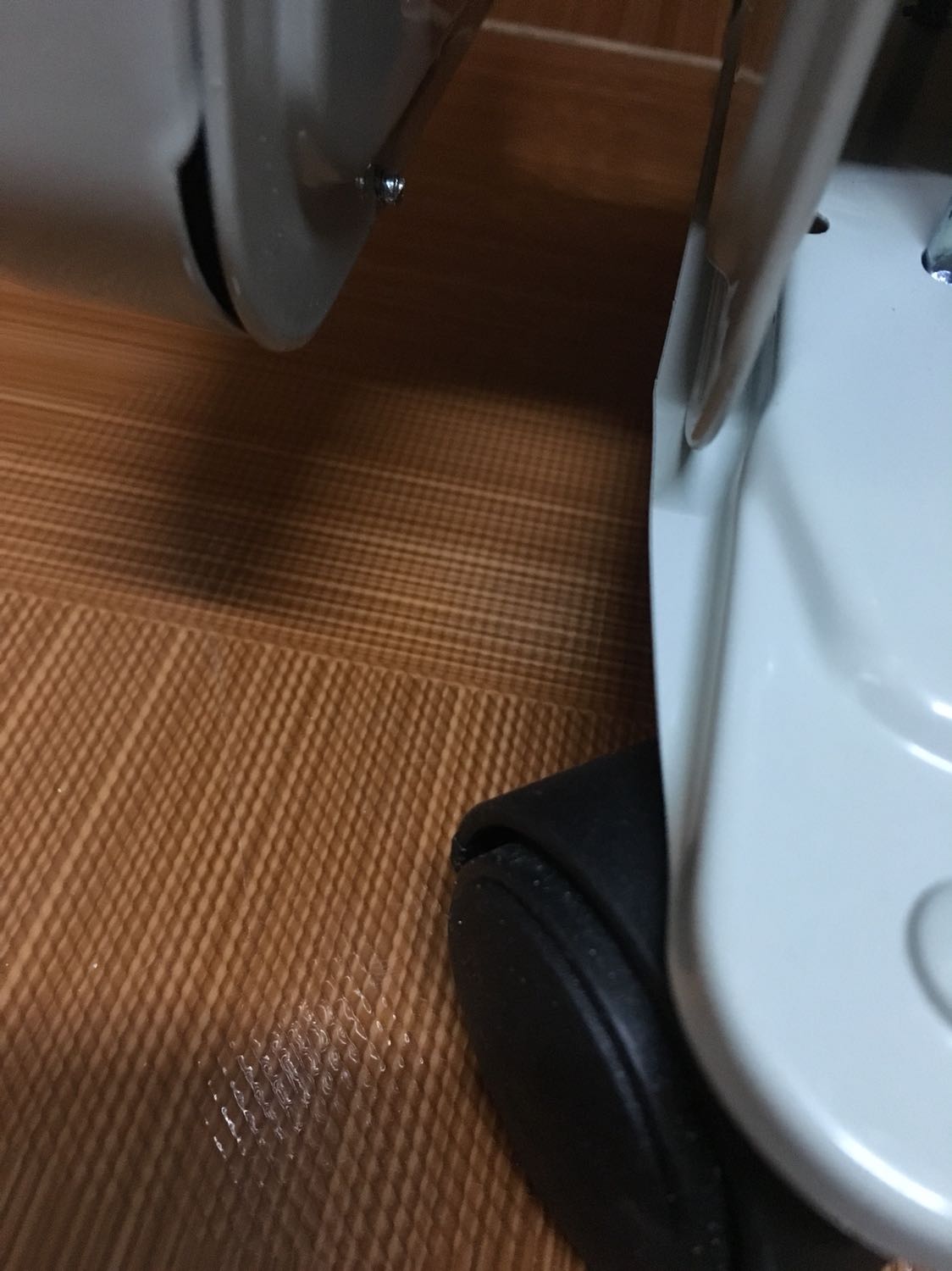 Giao hàng trong vòng một nốt nhạc
Nhanh và dịch vụ tốt
Về phần máy thù đóng gói cẩn thận đúng sản phẩn có điều là hàng chưa được chuẩn vì có mấy lỗi nhỏ trên thân máy.
Nếu so với mua ở ngoài thì ko được chuẩn banhwf
Chất lượng vì đang dùng được 2 ngày nên chưa biết có ok ko