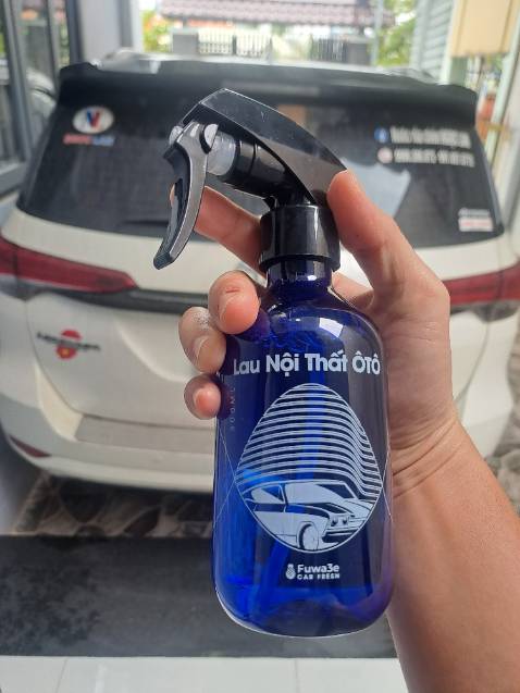 Chai này xịt lau tap lô, ghế da ok lắm, khá sạch. Đặc biệt thích mùi thơm tự nhiên, không đọng lại mùi thơm hóa chất như loại trước đây mình dùng. Nói chung là tốt.