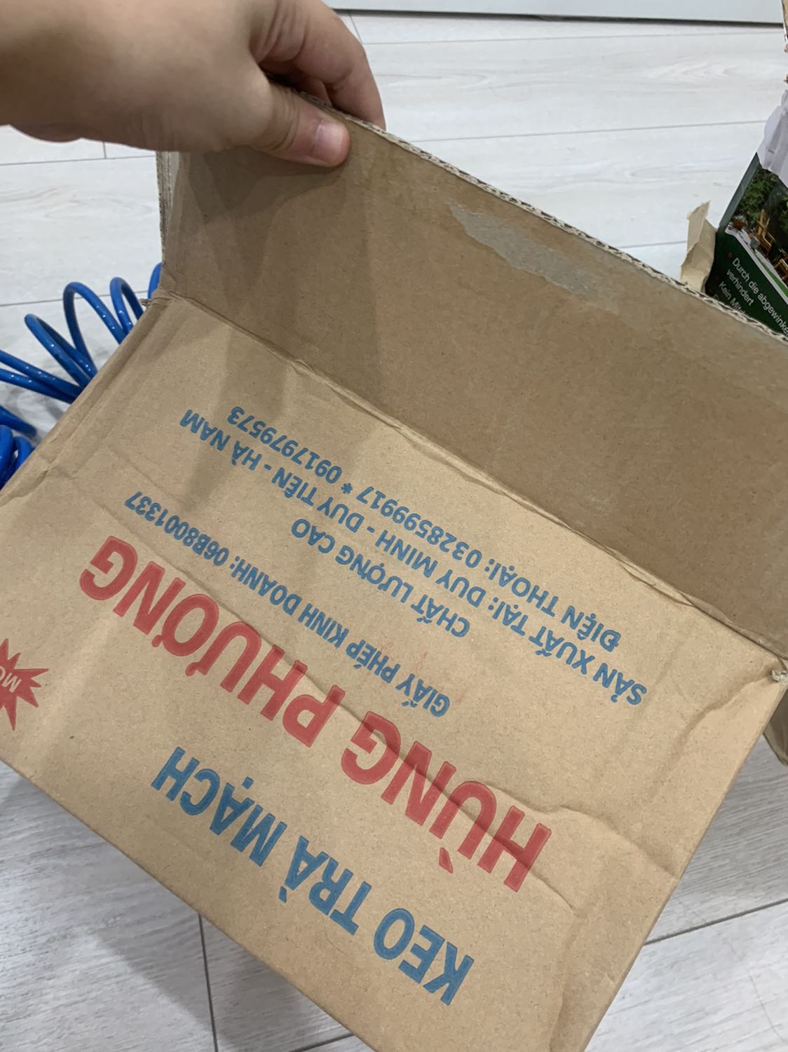 Lần đầu tiên nhận hàng không sử dụng được khi mua của Tiki, thiếu đầu gắn hai đầu, dây nước lỏng lẻo, không có hộp sản phẩm. Đề nghị Tiki hỗ trợ