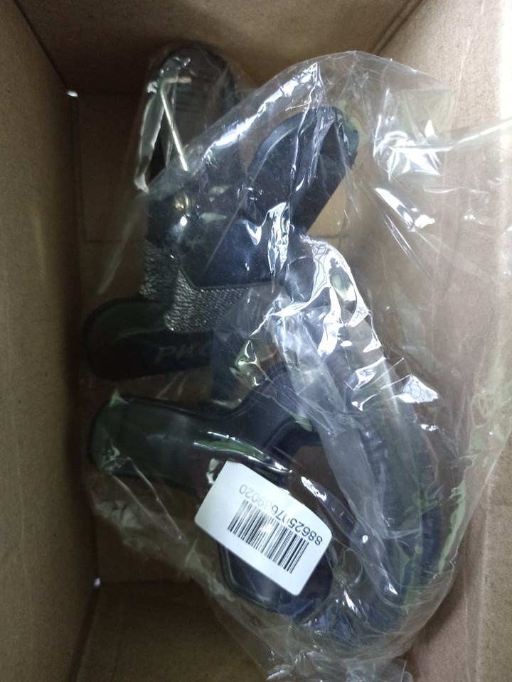 Hàng đẹp, chắc chắn, không bị xệ khi để điện thoại cao. Giao hàng nhanh không tưởng (chiều chủ nhật đặt là sáng thứ 2 đã có).
Cực kỳ hài lòng với sản phẩm.