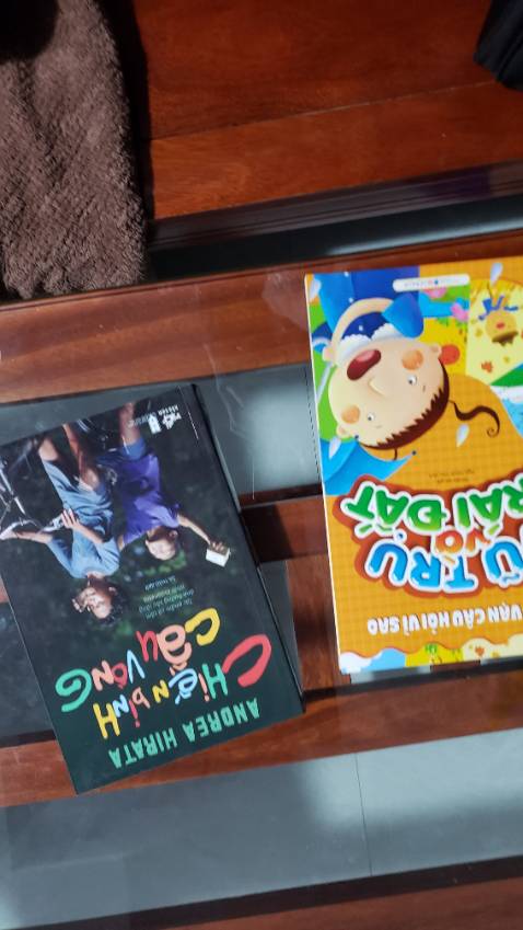 Giao hàng nhanh. Đóng gói hàng cẩn thận. Sách hơi bụi