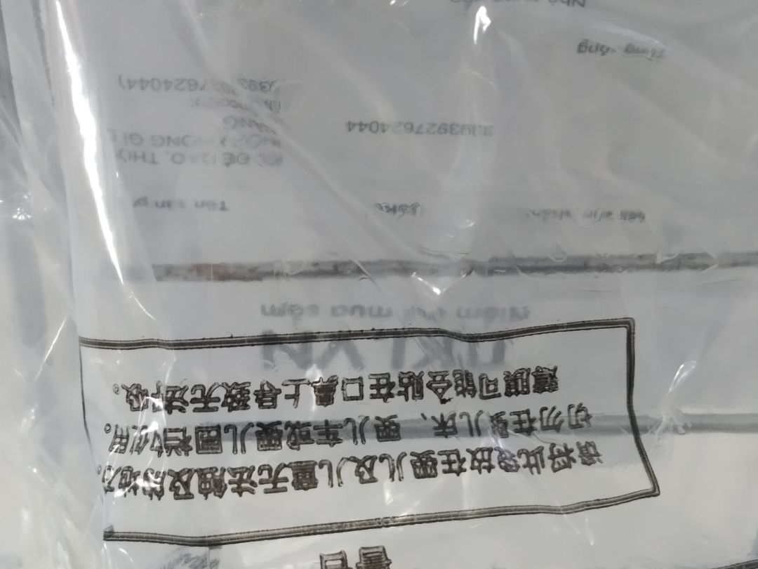 Sản phẩm mình nhận được đã bị ghỉ sét. Mình chưa khui bao nhưng nhìn bên ngoài bao cũng có thể thấy rõ. Tiki xử lý đổi hàng gấp cho mình nhé.