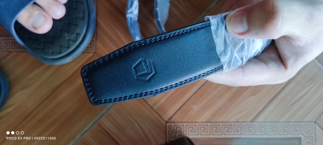 Phong cách làm việc chuyên nghiệp của TiKi cx như của nhà bán hàng
Gói hàng chu đáo ,tỉ mỉ ,sản phẩm đẹp lắm ,da sử lý tốt nhìn chắc chắn .
Săn đc sale nên giá khá tốt .
Góp ý nhà sản xuất phần gân khoá chỗ dây nên làm dài ra xíu đỡ phải cắt