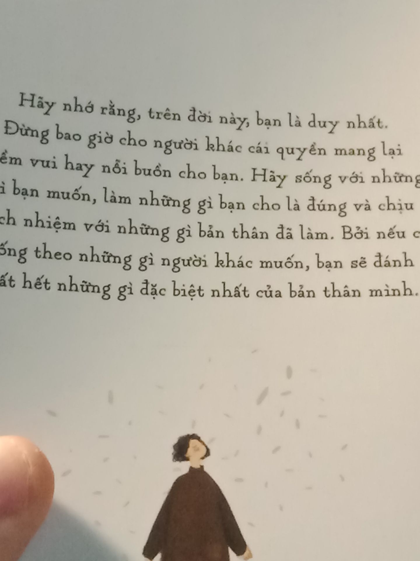 lúc nhận thì mình thấp hộp bị móp méo, không có chút chống xốc hay bọc bong bóng. được như vậy là còn rất may rùi , có một chút bẩn nhưng mình đã lau được rồi,có vài chỗ xước như hàng đã truyền qua tay nhiều người, nhìn trên ảnh không thể rõ 100%. bù lại được là giao rất nhanh. mong shop xem xét laik về cách đóng gói sản phẩm, mình rất xót khi thấy đồ mình mất công mua lại gặp vấn đề xây xước do cách gói hàng.