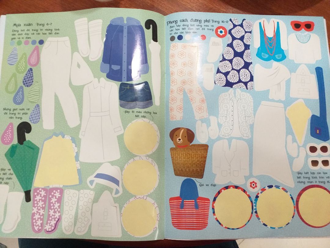 quá nhiều màu trắng, màu sắc đơn điệu, decal dễ rách, mỏng
khuôn cắt giấy cẩu thả và không tỉ mỉ.
sách dán sticker tệ quá.