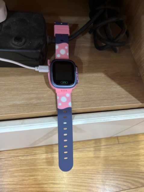 Mới nhận hàng, có địa chỉ rõ ràng của công ty và bảo hành , nhưng ko có hướng dẫn sử dụng, máy mới phải cắm sạc pin 
Loay hoay mãi mở nhưng ko có tí pin nào phải cắm sạc
Chất nhựa được