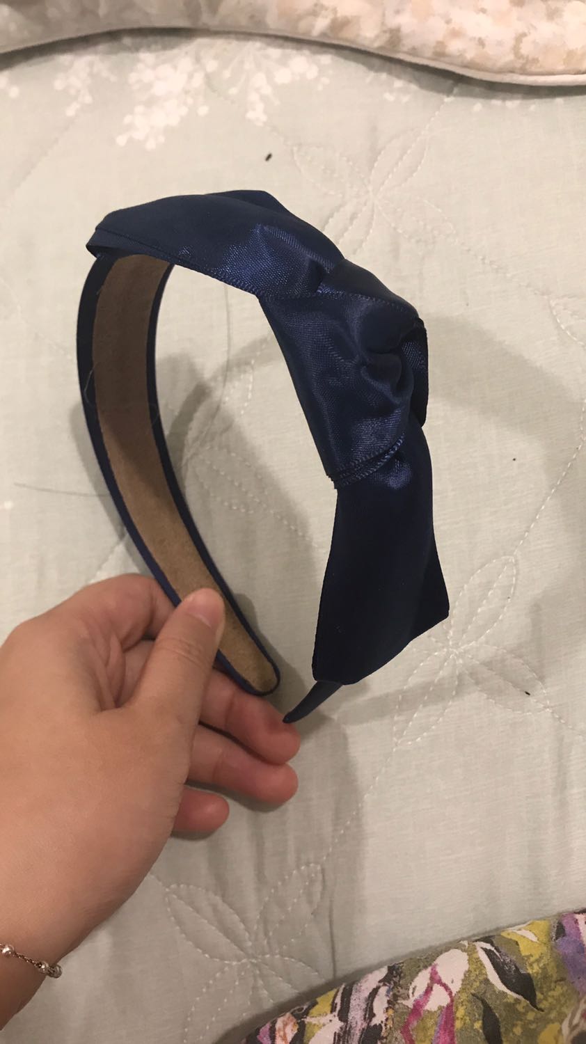 Dù rất xinh nhưng size như cho trẻ con, nên không thể dùng được.